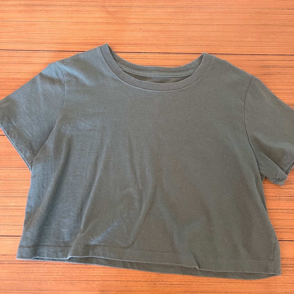 Urban outfitters cropped tee, size medium
